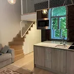 Deluxe Art In Heart Of