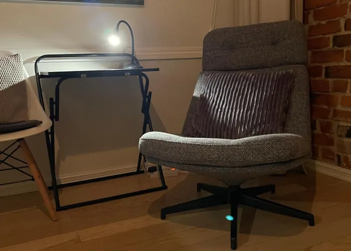 Deluxe Art In Heart Of